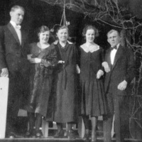 SLM P05-477 - Gruppbild, familjen Ahlstrand vid Djursholm, Ösby, ur Maj-Sofi Ahlstrands fotoalbum