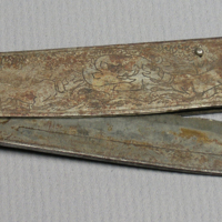 SLM 20963 - Jaktkniv med ornerat skaft, från Östra Mark på Selaön, troligen 1800-tal