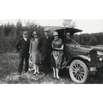 SLM SEM_Dg201 - Familjen Axel Ärlund på besök ca 1925-1926