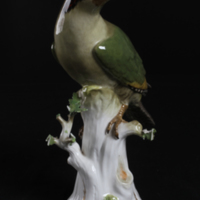 SLM 8091 - Figurin, fågel av porslin, tillverkad vid Meissen i Tyskland