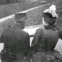 SLM RR87-98-2 - Porträtt på en soldat och en kvinna, 1896