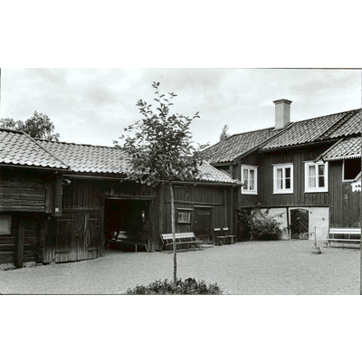 SLM SEM_A7824-26 - Grassagården i Strängnäs, norra gårdshörnet