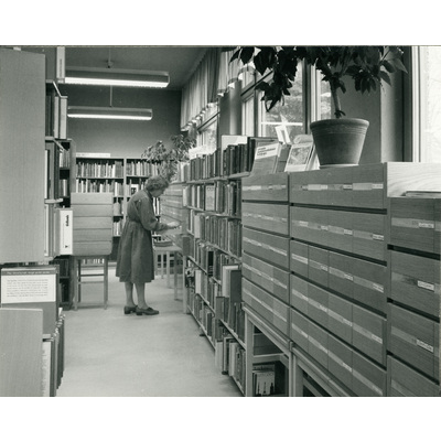 SLM SEM_B8401-12 - Strängnäs bibliotek, utlåningssalen