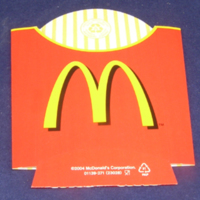 SLM 33755 1-2 - Förpackning av papper tillverkad för pommes frites, McDonald's år 2005