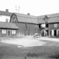 SLM X232-78 - Ljungströmers gård, Västra Storgatan 8-10 i Nyköping omkring 1920