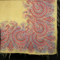 SLM 3198 - Schal av ljust ylle med orientaliskt inspirerat mönster i olika färg, Lunda socken