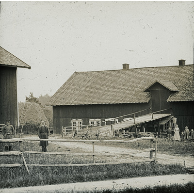 SLM DIA2022-0195 - Årby i Ytterenhörna, cirka 1905