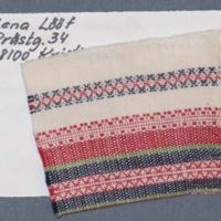 DSLH 1949 - Två tygprover av Tystbergadräktens förkläde