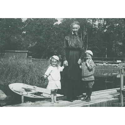 SLM P2014-378 - Anna och Ivar Segelberg med mormor cirka 1917