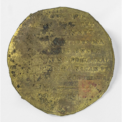 SLM 51369 - Lock av förtent mässing, del av snusdosa från Strängnäs, daterad 1803