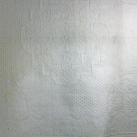 SLM 8234 - Matelasserat vitt täcke från Forsa bruk, tidigt 1800-tal