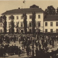 SLM M005523 - Torget i Nyköping, Konungens ankomst till lantbruksmötet i 1914