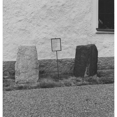 SLM M025242 - Runstenar, Överselö kyrka, 1968