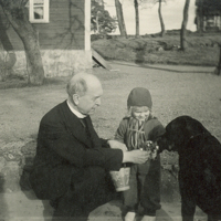 SLM P11-6991 - Govert med barnbarnet Gunilla 1941