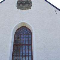 SLM D11-025 - Fogdö kyrka, vapenmärke? över fönster