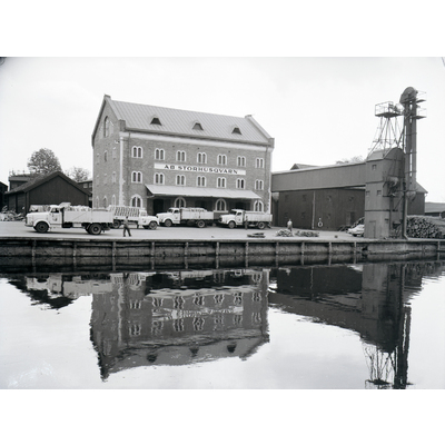 SLM RKu-0402 - Nyköpings hamn. Storhusqvarns magasin 1960-tal.