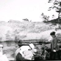SLM M027866 - Kvinnor och båtar i Oxelösund, tidigt 1900-tal