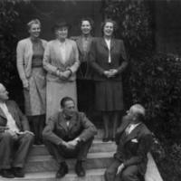 SLM P09-952 - Cecilia och Göran af Klercker med vänner, Katrineborg i Vadsbro socken år 1945