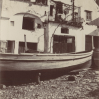 SLM P09-1972 - Båt vid byggnader, Anacapri, Capri, Italien omkring 1903