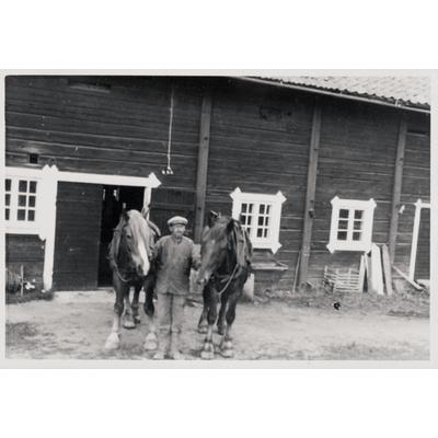 SLM R147-95-7 - Karl på Berga i Floda, ca 1940-tal