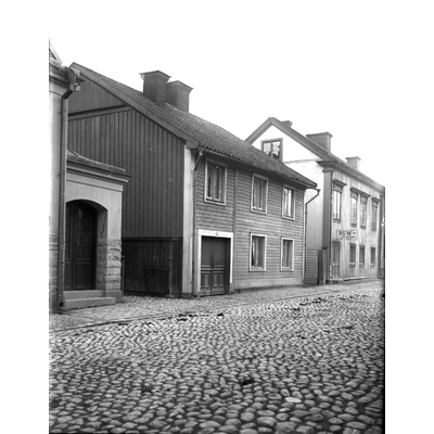 SLM X176-78 - Gård invid värdshuset, Brunnsgatan 26-28 i Nyköping år 1920