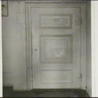 SLM M020554 - Dörr på undervåningen