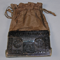 SLM 5144 - Väska av pressad papp och brunt siden, 1800-tal