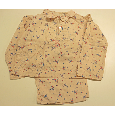 SLM 27491 - Pyjamas för flicka, bomullstyg med tryckt blomstermönster, från Ökna i Floda socken