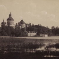 SLM M008034 - Gripsholms slott sett från Mariefreds kyrktak
