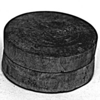 SLM 3991 - Smörask, cylindrisk svarvad ask med lock, från Skripkärr i Tuna socken