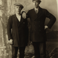 SLM P08-2204 - Porträttfoto av två unga män