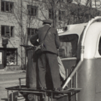 SLM SB-T-35 - Busschaufförens roll under andra världskriget var att köra buss, sälja biljetter, ta hand om gods och att sköta om gengasaggregatet.