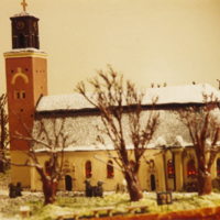 SLM P2013-854 - Nicolaikyrkan i Nyköping, modell i marsipan och choklad i skala 1:100