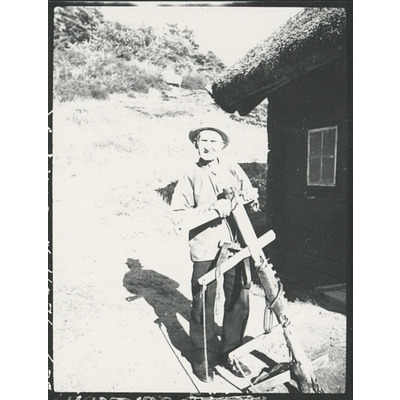SLM X4076-78 - Johan August Karlsson (1869-1956), Långmaren i Bälinge socken, 1940-tal