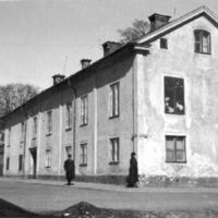 SLM A28-492 - Byggnad vid Slottsgatan 20 i Nyköping, riven 1950.