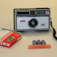 SLM 34956 1-4 - Kamera, Instamatic 100 från 1960-talet