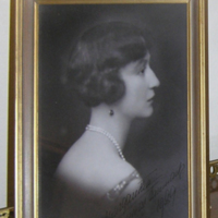 SLM 7077 - Inramat foto, prinsessan Margaretha av Danmark, med namnteckning