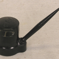 SLM 32623 1-3 - Pennställ och bläckhorn av svart plast