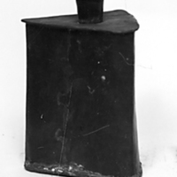 SLM 1798 - Trekantig kopparflaska med pip upptill, från Nyköping