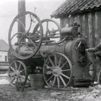 SLM M032860 - Lokomobilen vid Torps säteri, foto från senare delen av 1910-talet