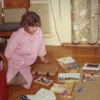SLM P06-244 - Gudrun 11 år, med sina julklappar 1962