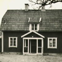 SLM M012176 - Kärsta Västergård, manbyggnad renoverad 1944