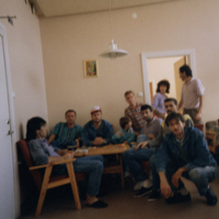 SLM P05-255 - Asylsökande i en fritidslokal på flyktingförläggningen i Flen 1993.