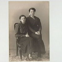 SLM M001279 - Porträtt på två kvinnor från 1920-talet