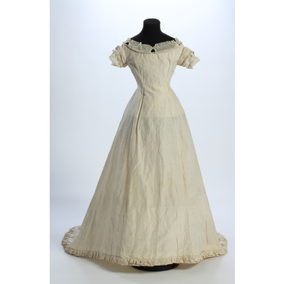 SLM 26070 1 - Brudklänning använd av Gurli af Rolén vid bröllopet med Bengt Hansell 16 november 1878