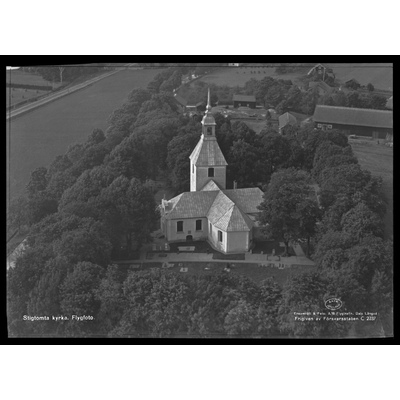 SLM BF04-3693 - Flygbild över Stigtomta kyrka