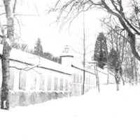 SLM Ö325 - Trädgårdsmuren vid Ökna säteri i Floda socken vintertid