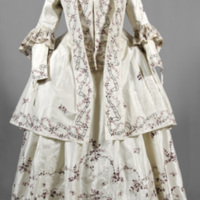SLM 8971 - Sidenklänning broderad med lila silke och silvertråd, 1770-tal