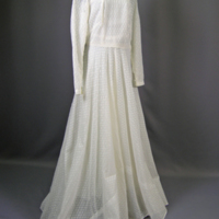 SLM 34990 1-2 - Brudklänning av vit mönstrad nylon från 1953