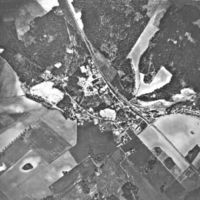 SLM M009348 - Flygfoto över Hållsta